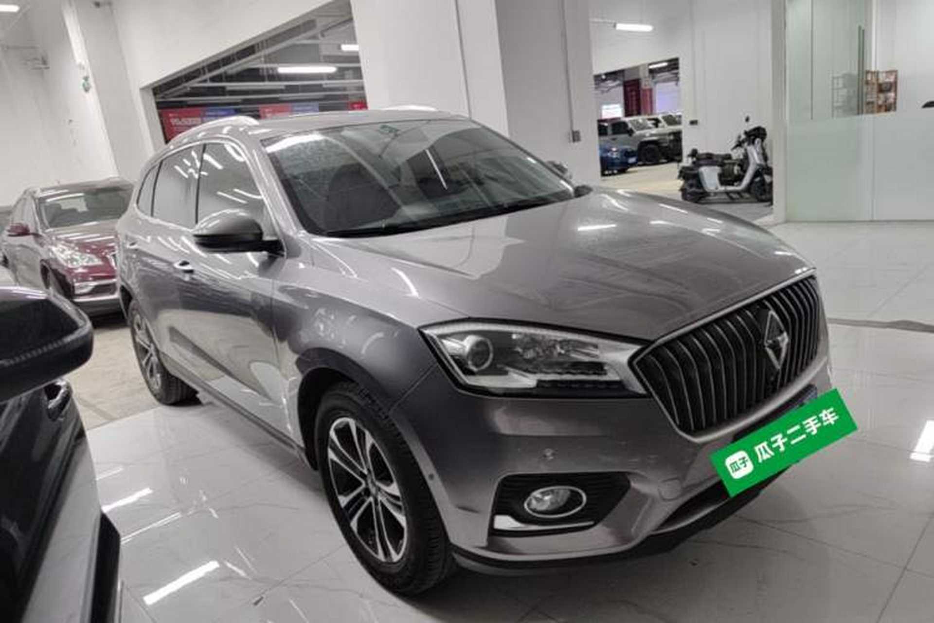 Used BORGWARD BX7 2016 28T Two-Wheel Drive Luxury Version 5 Seats Front Right 45 Deg