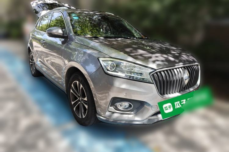 Used BORGWARD BX7 2016 28T Two-Wheel Drive Luxury Version 5 Seats Front Right 45 Deg