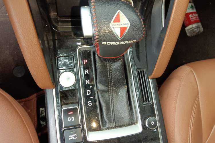Used BORGWARD BX7 2016 28T 2WD Luxury Edition 7-seater Gear Lever