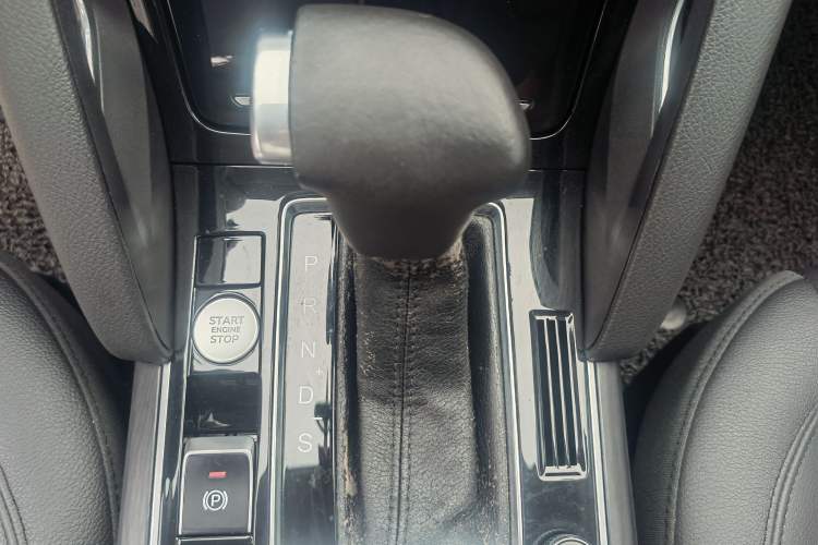 Used BORGWARD BX7 2016 28T Four-Wheel Drive Flagship Version 5 Seats Interior 4