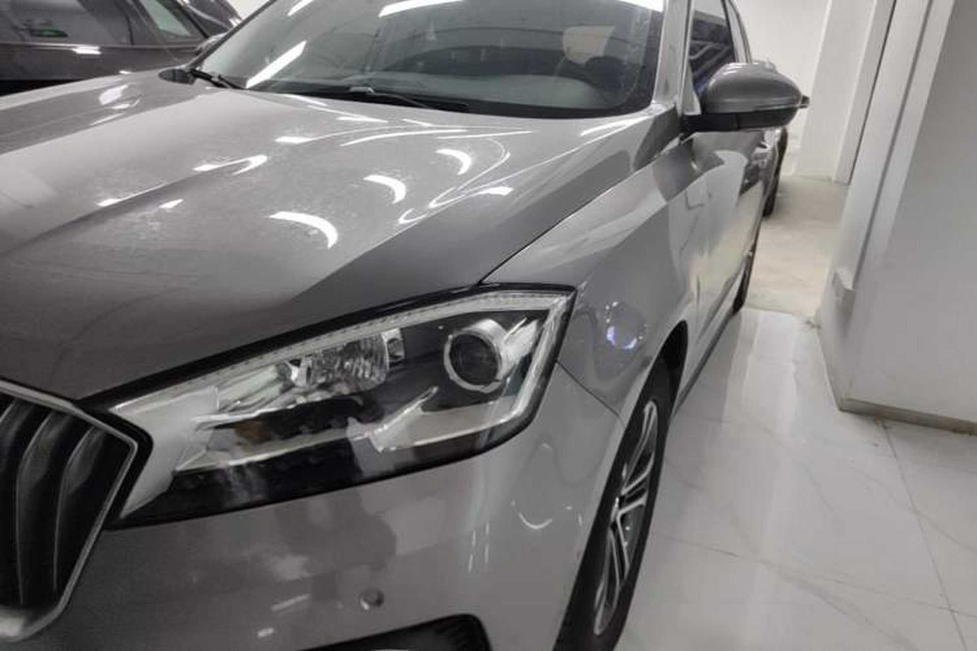 Used BORGWARD BX7 2016 28T Two-Wheel Drive Luxury Version 5 Seats Left Front Headlight