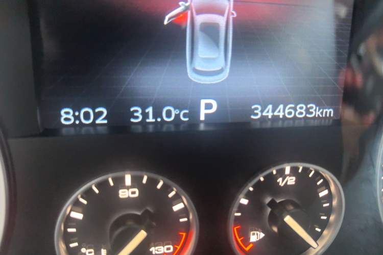 Used BORGWARD BX7 2016 28T Two-Wheel Drive Luxury Version 5 Seats Odometer Close Up