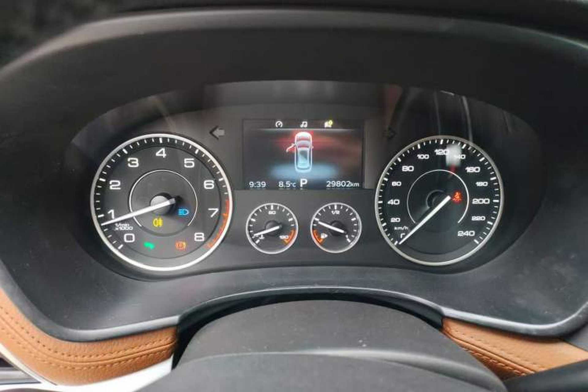 Used BORGWARD BX7 2016 28T Four-wheel Drive Luxury Edition 5 Seats Odometer Close Up