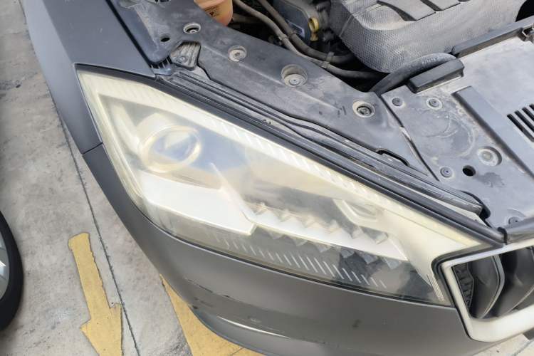Used BORGWARD BX7 2016 28T Four-Wheel Drive Flagship Version 5 Seats Right Front Headlight