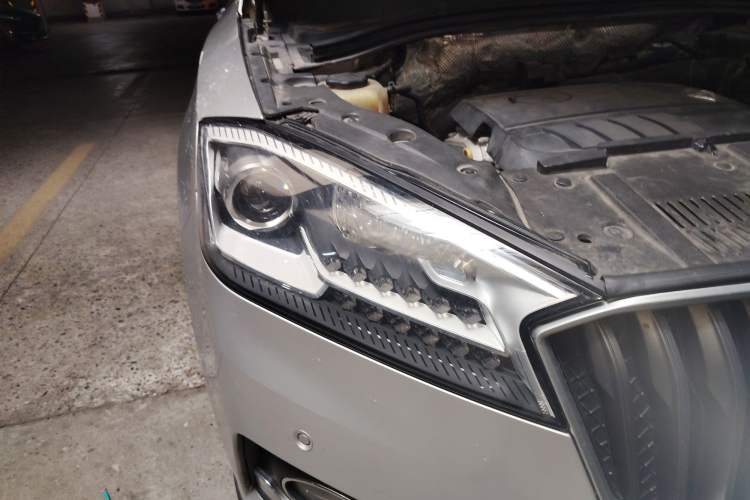 Used BORGWARD BX7 2016 28T Four-Wheel Drive Flagship Version 5 Seats Right Front Headlight