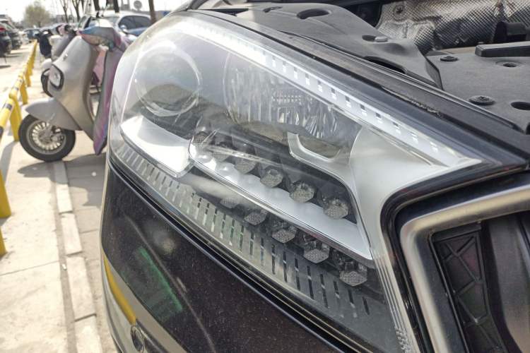 Used BORGWARD BX7 2016 28T Four-wheel Drive Luxury Edition 5 Seats Right Front Headlight