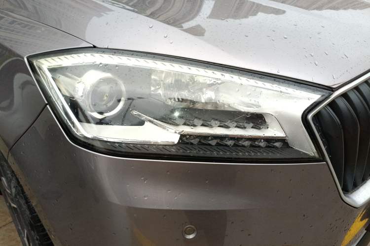 Used BORGWARD BX7 2016 28T Four-wheel Drive Luxury Edition 5 Seats Right Front Headlight