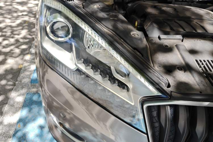 Used BORGWARD BX7 2016 28T Two-Wheel Drive Luxury Version 5 Seats Right Front Headlight