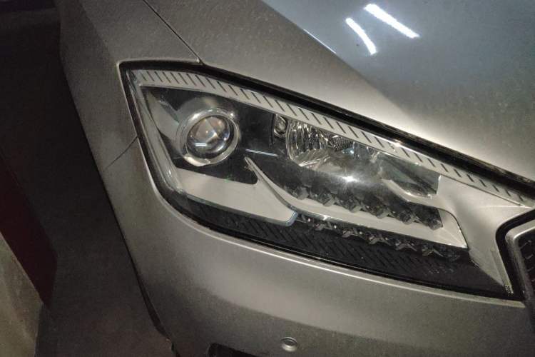Used BORGWARD BX7 2016 28T Four-Wheel Drive Flagship Version 5 Seats Right Front Headlight