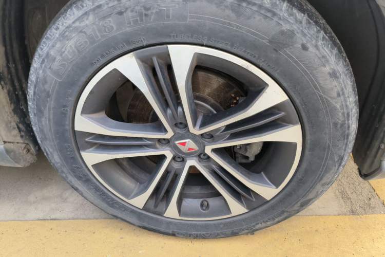 Used BORGWARD BX7 2016 28T Four-Wheel Drive Flagship Version 5 Seats Right Front Wheel Hub