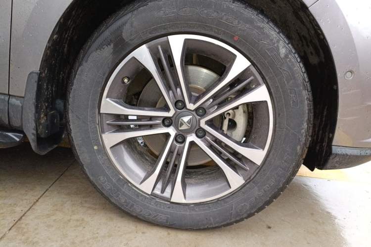 Used BORGWARD BX7 2016 28T Four-wheel Drive Luxury Edition 5 Seats Right Front Wheel Hub