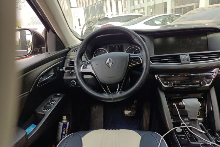 Used BORGWARD BX7 2016 28T Four-wheel Drive Luxury Edition 5 Seats Steering Wheel