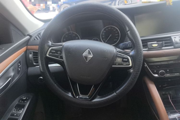 Used BORGWARD BX7 2016 28T Two-Wheel Drive Luxury Version 5 Seats Steering Wheel