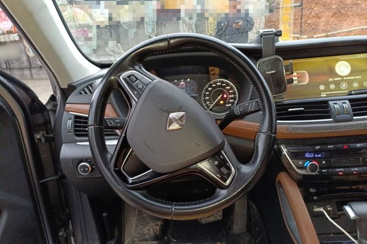 Used BORGWARD BX7 2016 28T Four-wheel Drive Luxury Edition 5 Seats Steering Wheel