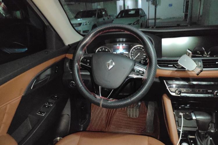 Used BORGWARD BX7 2016 28T Four-Wheel Drive Flagship Version 5 Seats Steering Wheel