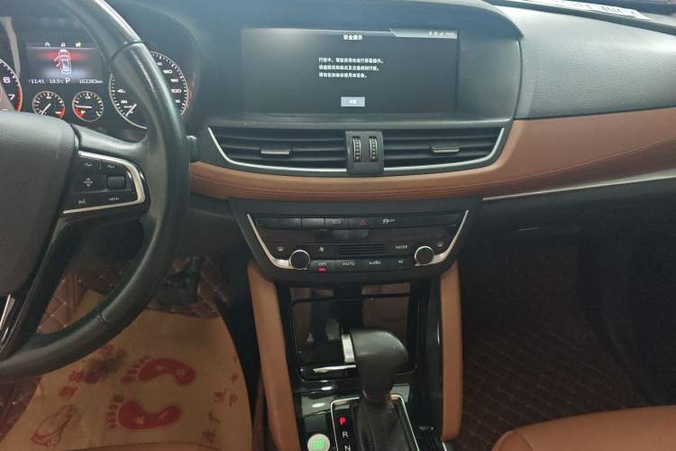 Used BORGWARD BX7 2016 28T 2WD Elite Edition 5-seater Audio And AC Panel