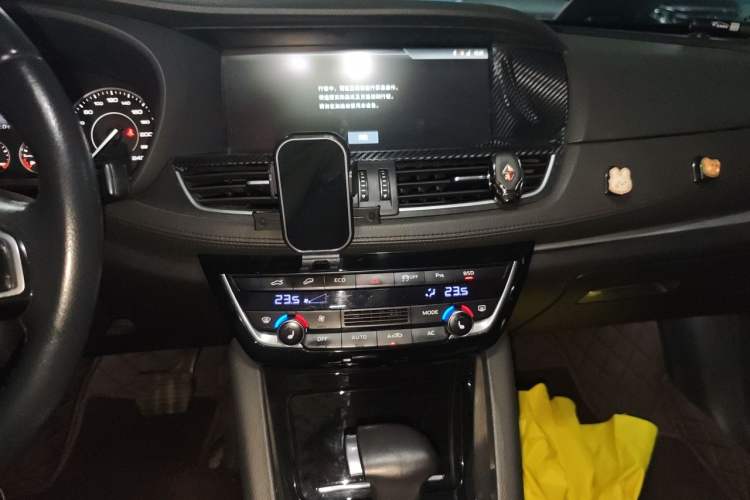 Used BORGWARD BX7 2016 28T Four-Wheel Drive Flagship Version 5 Seats Audio And AC Panel