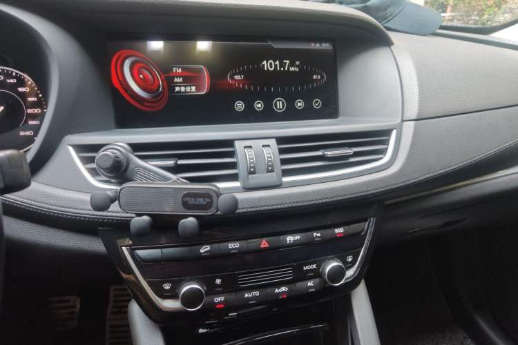 Used BORGWARD BX7 2016 28T Four-wheel Drive Luxury Edition 5 Seats Audio And AC Panel