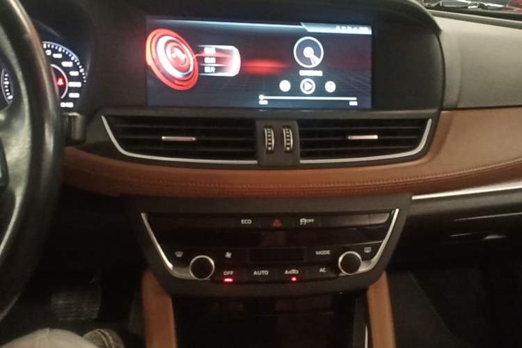 Used BORGWARD BX7 2016 28T 2WD Elite Edition 5-seater Audio And AC Panel