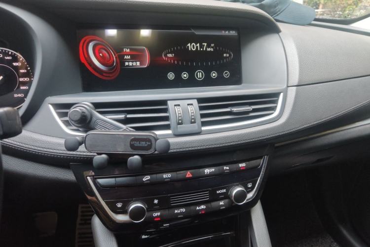 Used BORGWARD BX7 2016 28T Four-wheel Drive Luxury Edition 5 Seats Audio And AC Panel