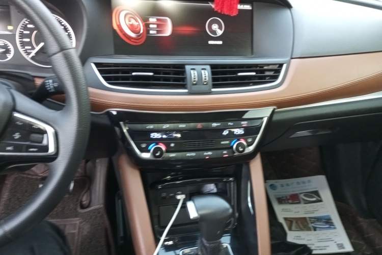Used BORGWARD BX7 2016 28T Four-Wheel Drive Flagship Version 5 Seats Audio And AC Panel