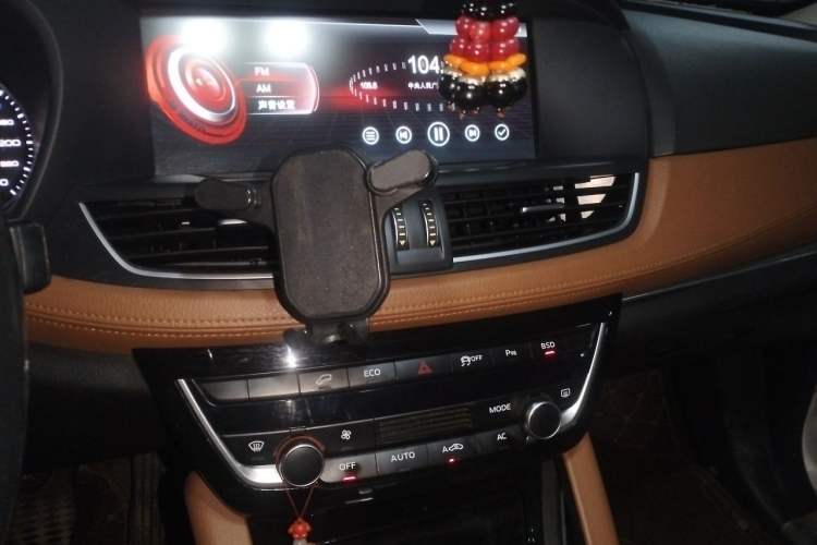Used BORGWARD BX7 2016 28T Four-wheel Drive Luxury Edition 5 Seats Audio And AC Panel