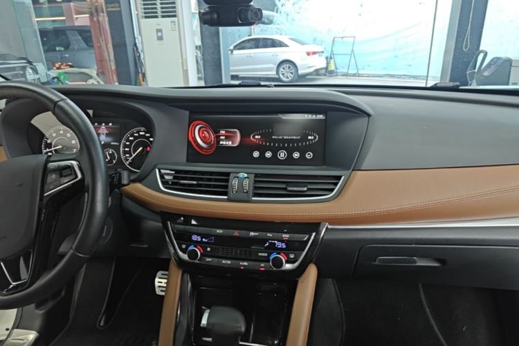 Used BORGWARD BX7 2016 28T Two-Wheel Drive Luxury Version 5 Seats Center Console