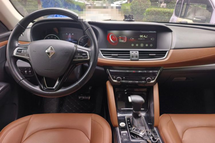 Used BORGWARD BX7 2016 28T Two-Wheel Drive Luxury Version 5 Seats Center Console