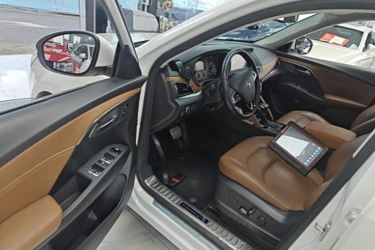 Used BORGWARD BX7 2016 28T Two-Wheel Drive Luxury Version 5 Seats Driver Seat