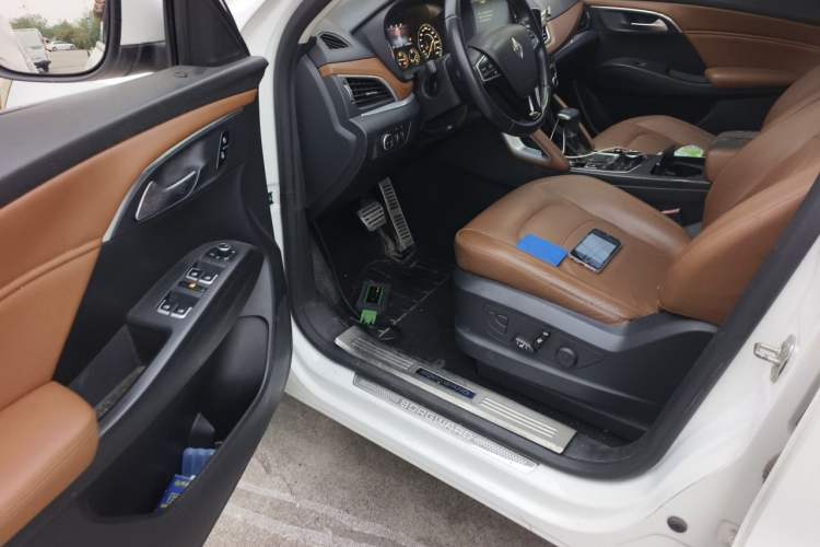 Used BORGWARD BX7 2016 28T Two-Wheel Drive Luxury Version 5 Seats Driver Seat