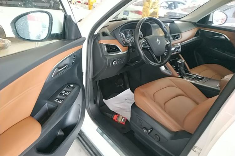 Used BORGWARD BX7 2016 28T Two-Wheel Drive Luxury Version 5 Seats Driver Seat
