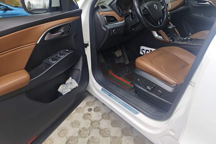 Used BORGWARD BX7 2016 28T Two-Wheel Drive Luxury Version 5 Seats Driver Seat