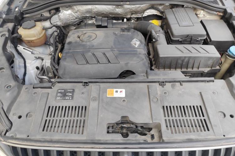 Used BORGWARD BX7 2016 28T Four-wheel Drive Luxury Edition 5 Seats Engine Bay