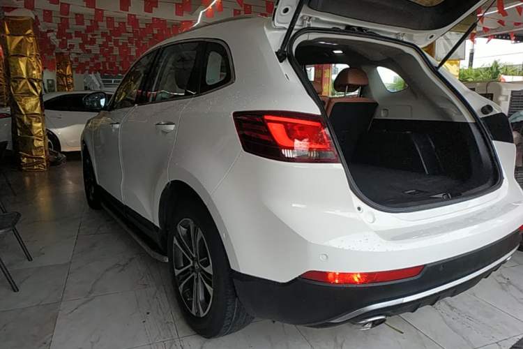 Used BORGWARD BX7 2016 28T Two-Wheel Drive Luxury Version 5 Seats Exterior 2