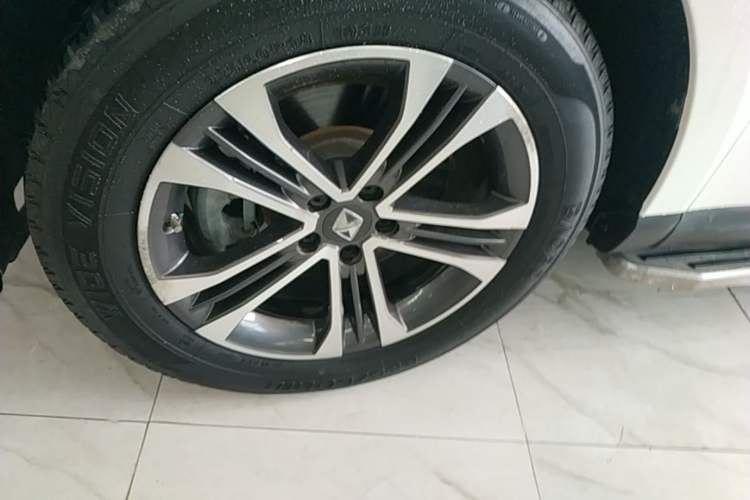 Used BORGWARD BX7 2016 28T Two-Wheel Drive Luxury Version 5 Seats Exterior 4
