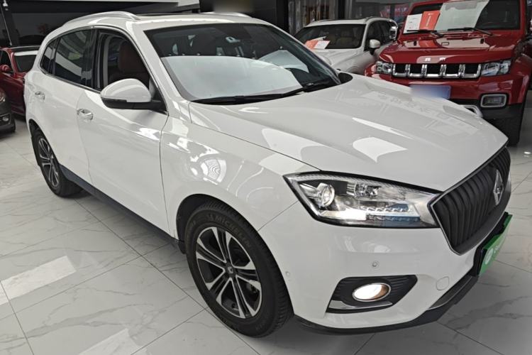 Used BORGWARD BX7 2016 28T Two-Wheel Drive Luxury Version 5 Seats Front Right 45 Deg