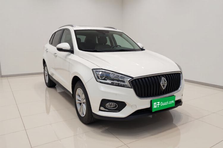 Used BORGWARD BX7 2016 28T 2WD Elite Edition 5-seater Front Right 45 Deg