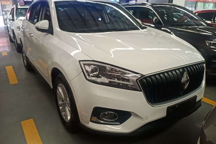 Used BORGWARD BX7 2016 28T 2WD Elite Edition 5-seater Front Right 45 Deg