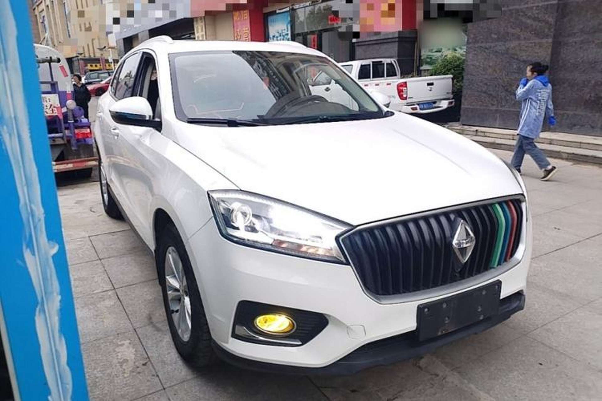 Used BORGWARD BX7 2016 28T 2WD Elite Edition 5-seater Front Right 45 Deg