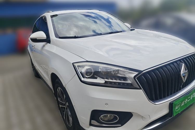 Used BORGWARD BX7 2016 28T Two-Wheel Drive Luxury Version 5 Seats Front Right 45 Deg