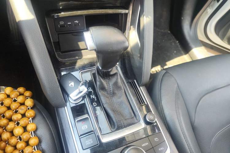 Used BORGWARD BX7 2016 28T 2WD Elite Edition 5-seater Gear Lever