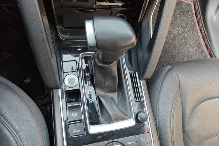 Used BORGWARD BX7 2016 28T 2WD Elite Edition 5-seater Gear Lever