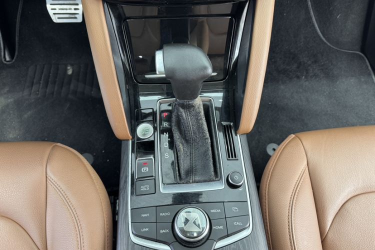 Used BORGWARD BX7 2016 28T Two-Wheel Drive Luxury Version 5 Seats Gear Lever