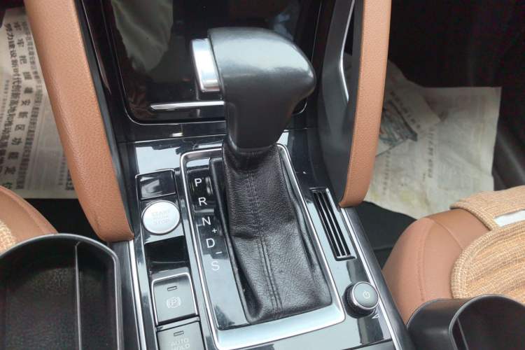 Used BORGWARD BX7 2016 28T Four-wheel Drive Luxury Edition 5 Seats Gear Lever