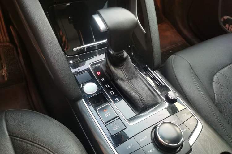 Used BORGWARD BX7 2016 28T Four-Wheel Drive Flagship Version 5 Seats Gear Lever