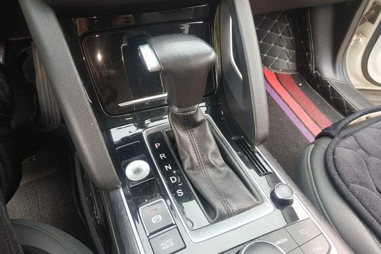 Used BORGWARD BX7 2016 28T 2WD Elite Edition 5-seater Gear Lever