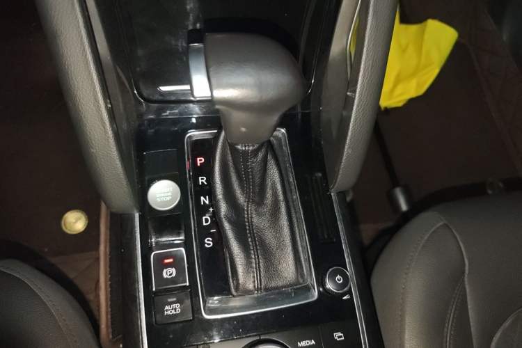Used BORGWARD BX7 2016 28T Four-Wheel Drive Flagship Version 5 Seats Gear Lever