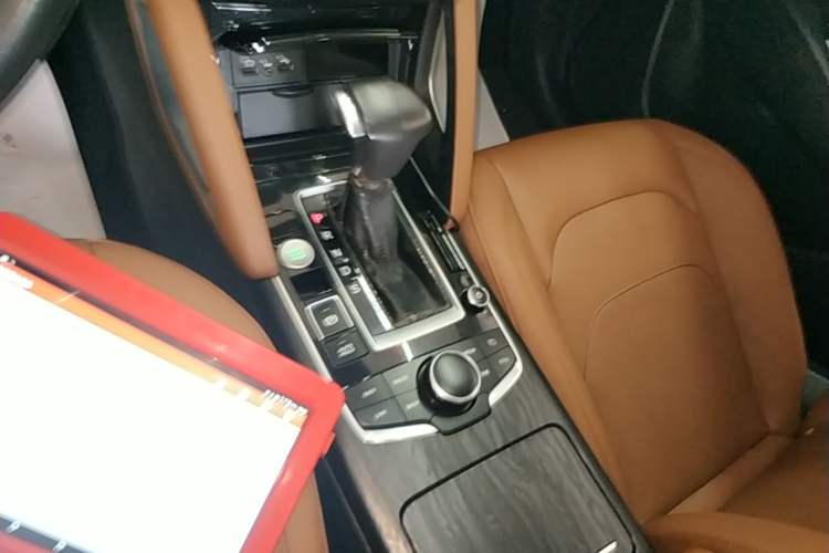 Used BORGWARD BX7 2016 28T Two-Wheel Drive Luxury Version 5 Seats Gear Lever