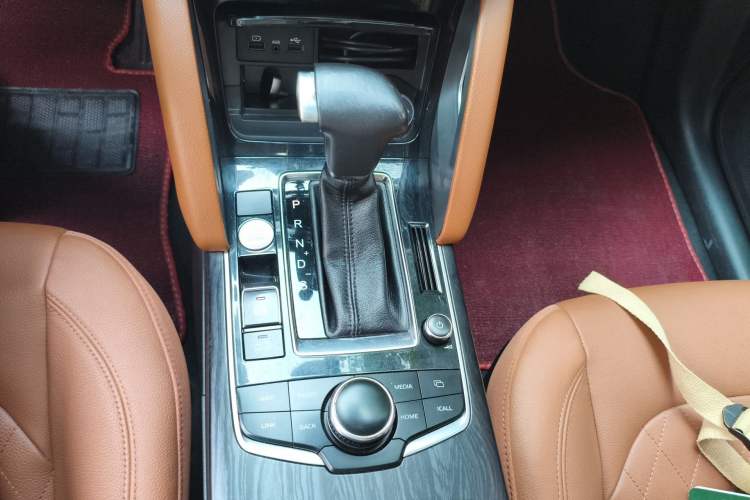 Used BORGWARD BX7 2016 28T Four-Wheel Drive Flagship Version 5 Seats Gear Lever