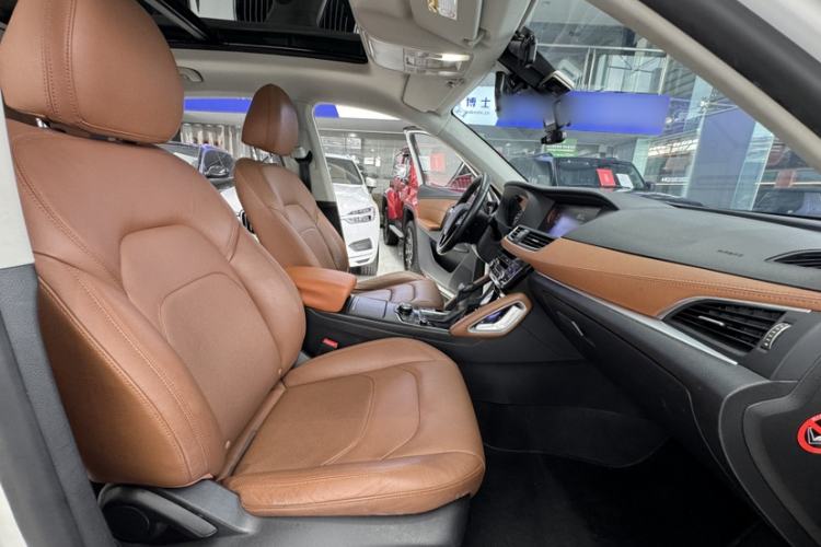 Used BORGWARD BX7 2016 28T Two-Wheel Drive Luxury Version 5 Seats Interior 1